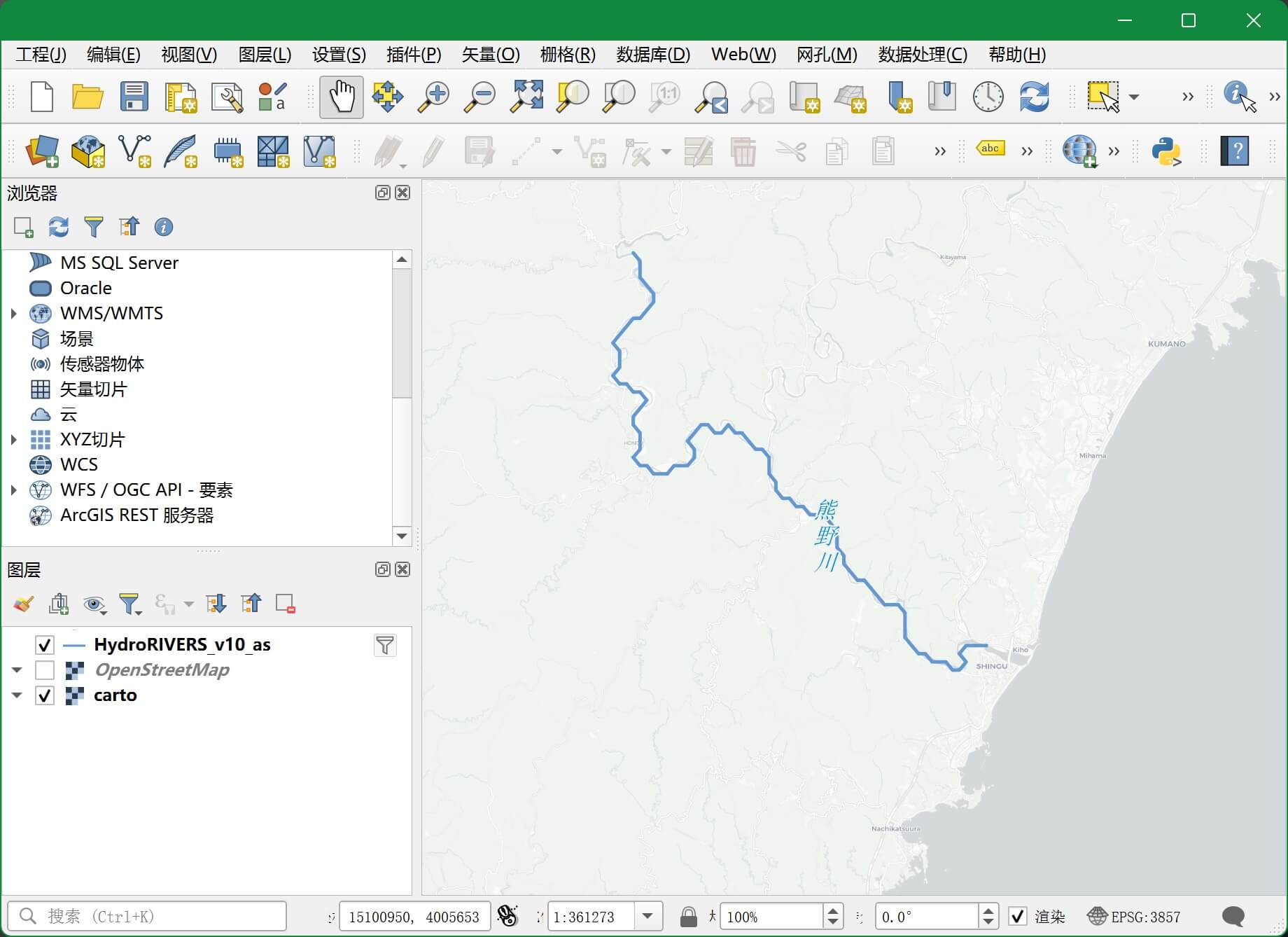 QGIS 软件窗口。以浅蓝色线条描绘了河流,并在河流上标注了“熊野川”。