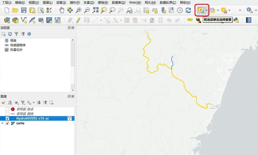 QGIS 软件窗口。使用蓝色的线条标注河流,其中黄色线条代表被选中的河流。
