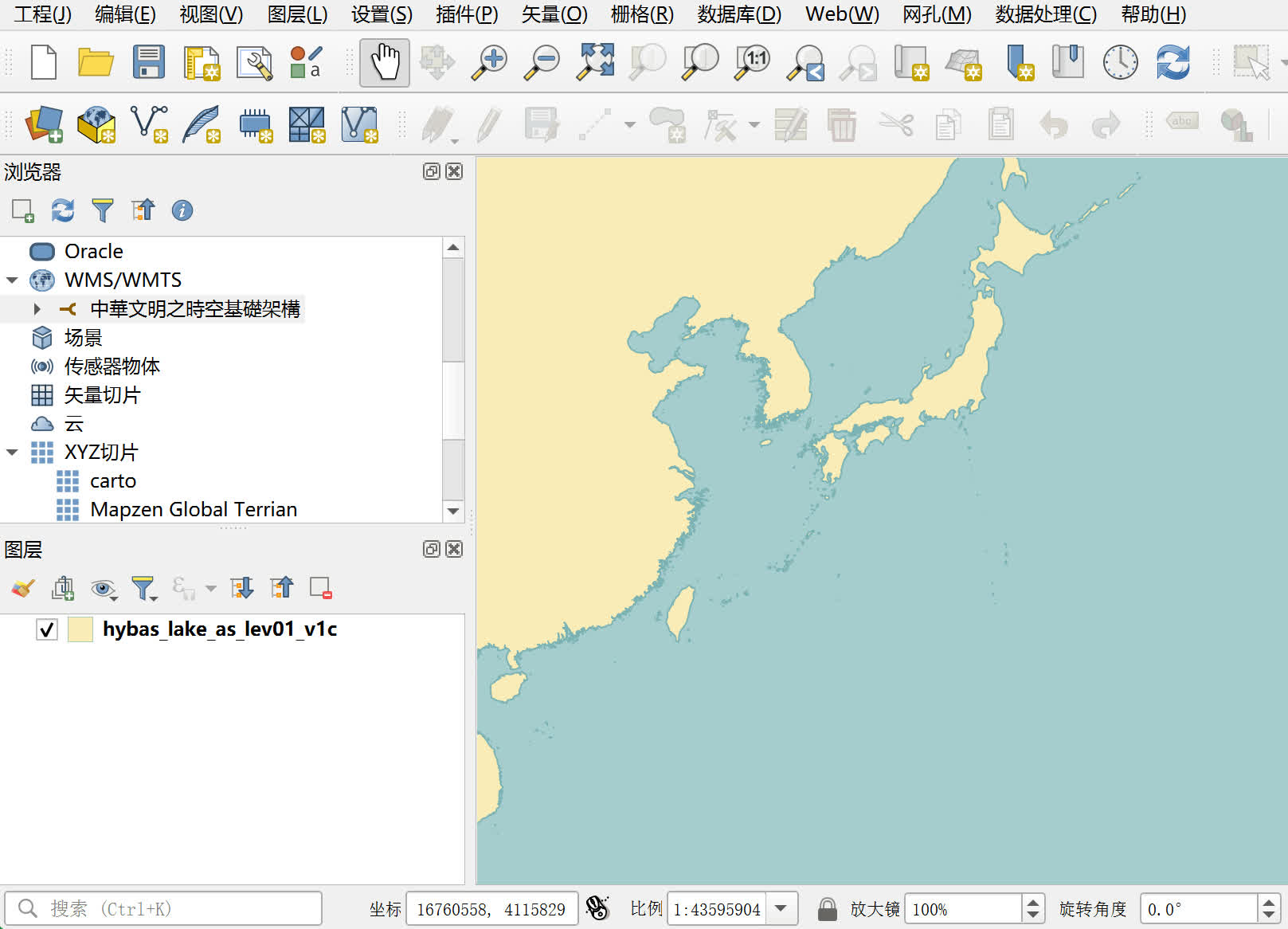 界面左侧是图层列表，其中“hybas_lake_as_lev01_v1c”图层已被选中；右侧是地图窗口，显示东亚地区的轮廓，使用了蓝绿色调来表示水域，浅黄色调来表示陆地。